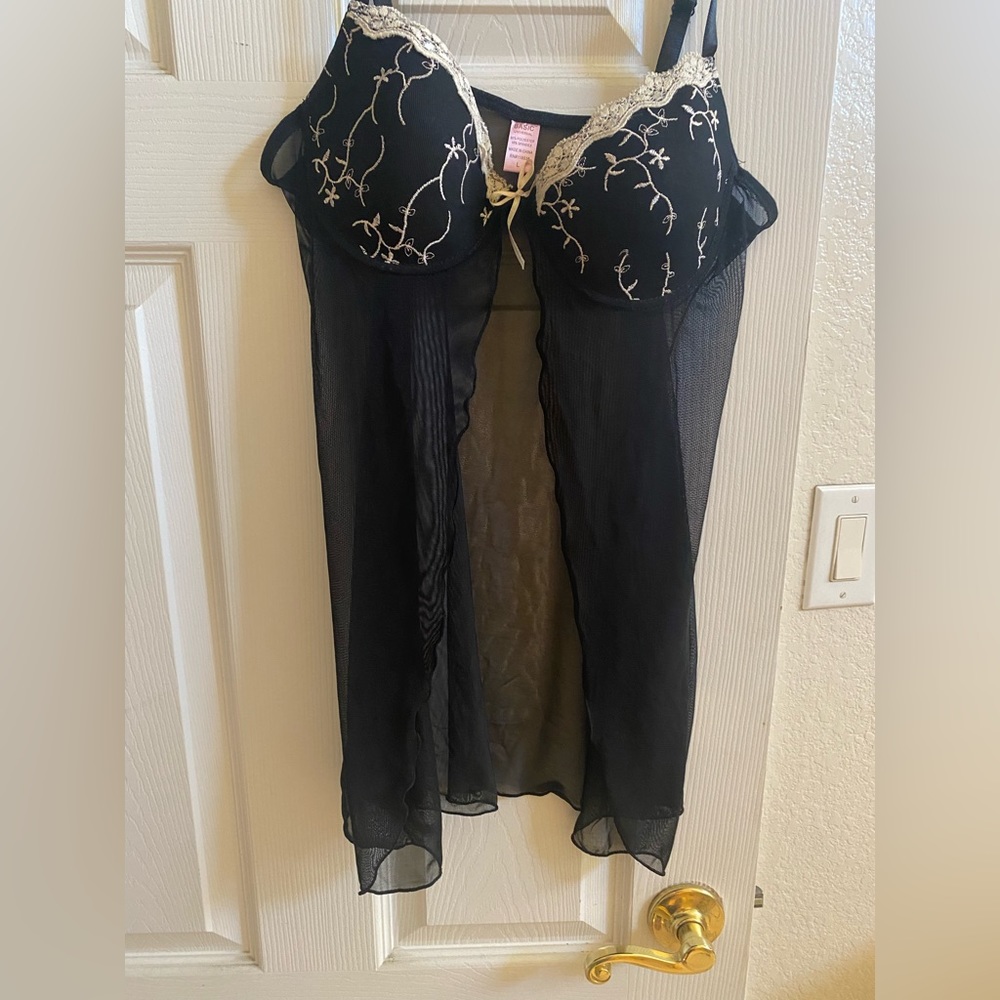 Sexy baby doll w panties, no flaws great condition only top was used
